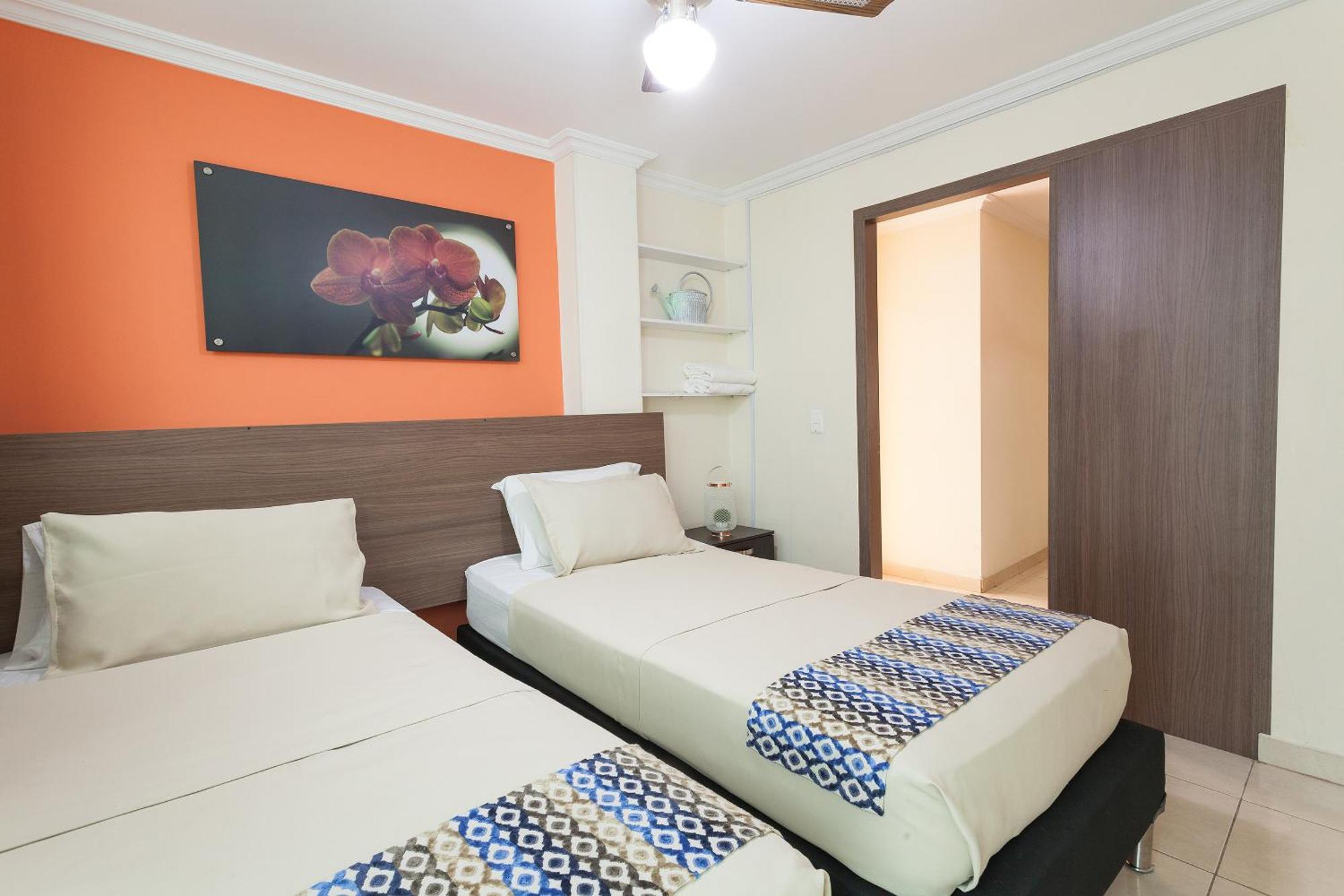 Apartamentos Laureles De La 70 เมเดยิน ภายนอก รูปภาพ